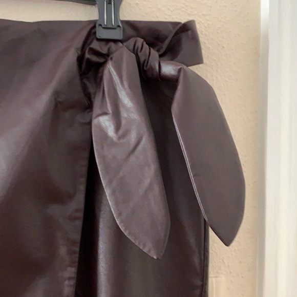 NWT Ann Taylor Faux “Leather” Side Tie Skirt - Picture 2 of 5